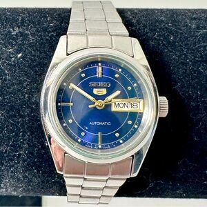 Vintage Seiko 5 Automatic Ladies Watch 4206-0332 Day/Date French & English